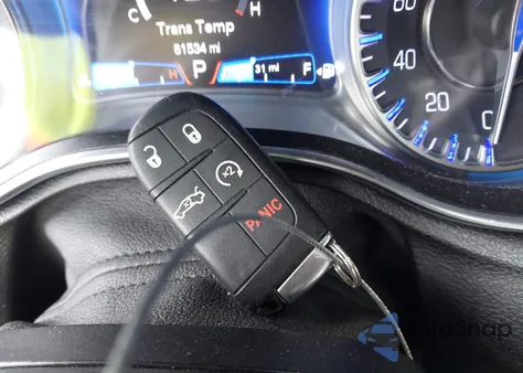 2018 Chrysler 300 300C z USA, uszkodzony, nr VIN 2C3CCAPT3JH201676